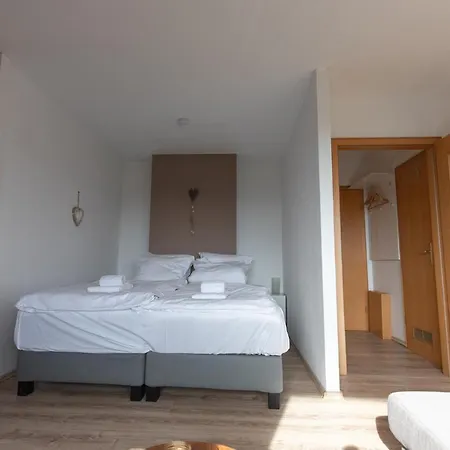 View - Balkon Mit Südblick - Zentrale Lage Mit Sommer Card *